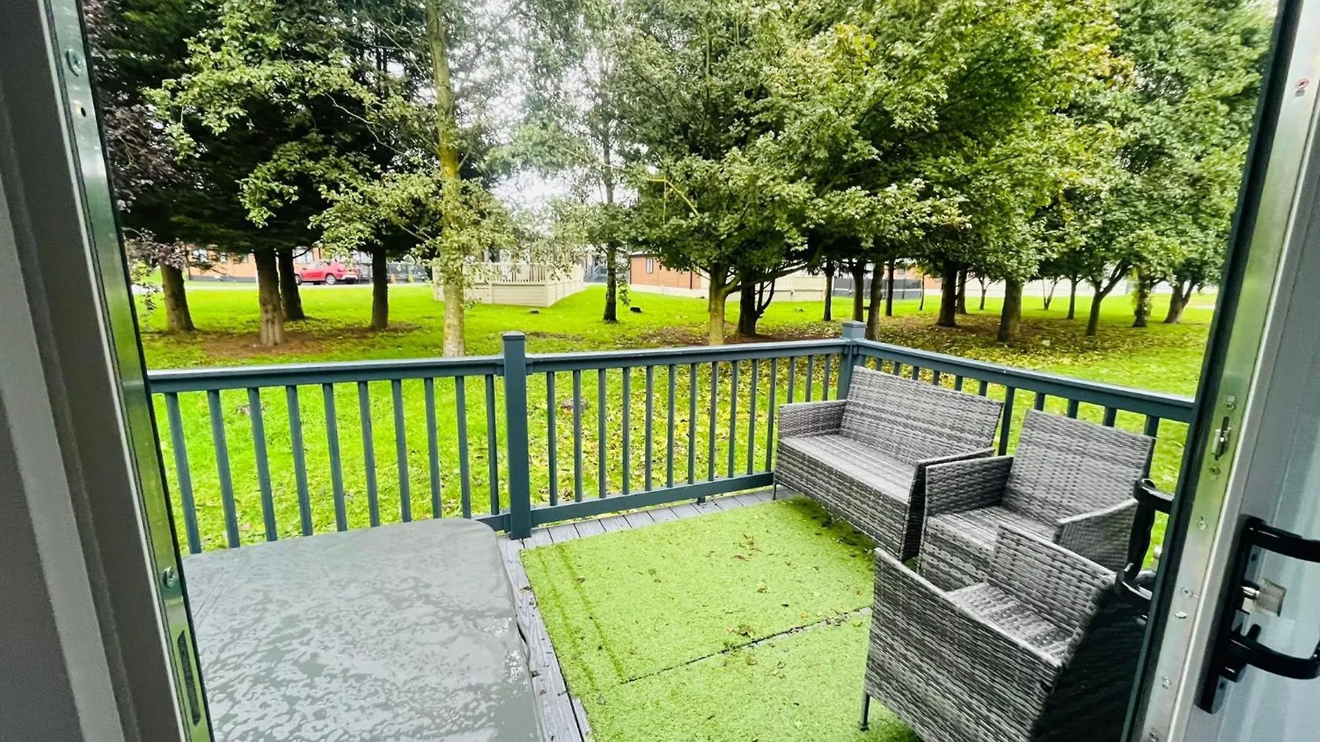 Wag Tail Lodge With Hot Tub Barmby on the Moor United Kingdom